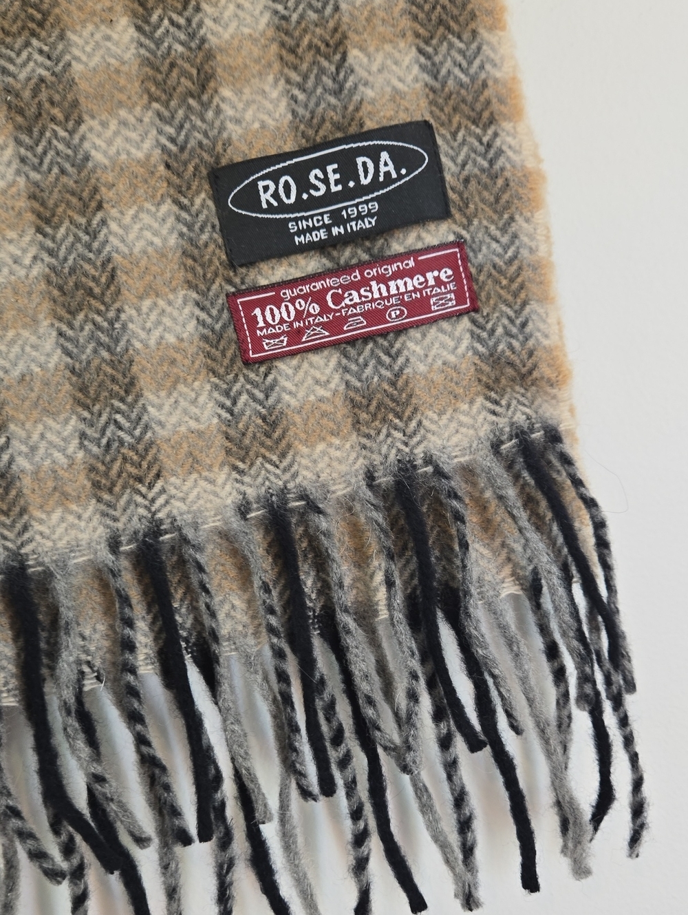 Men’s 100% Cashmere Herringbone Scarf in Beige & Gray
